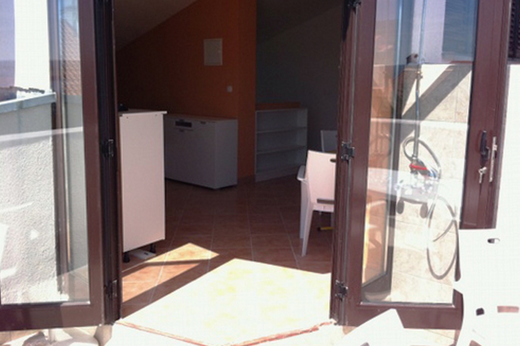Jednosobni apartman s terasom i pogledom na more Jadranovo, Crikvenica  A-b