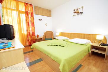 Bedroom Supetar, Bedroom in the room, dostupna klima, dopusteni kucni ljubimci i WIFI.