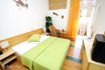 Bedroom Supetar, Bedroom in the room, dostupna klima, dopusteni kucni ljubimci i WIFI.