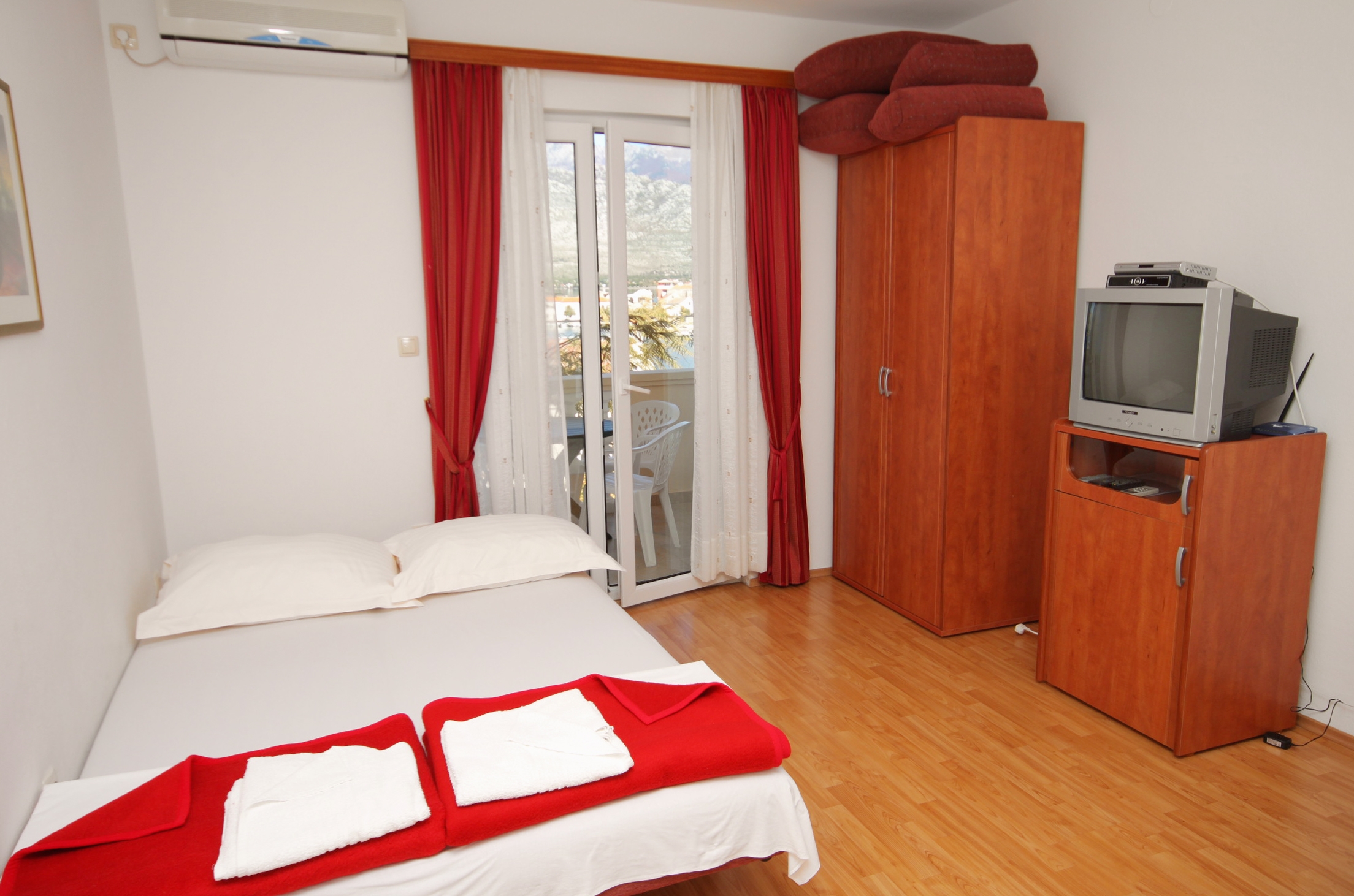One bedroom apartment with terrace and sea view Vinjerac, Zadar (A-3248-b)