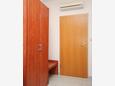 Vinjerac, Hallway in the studio-apartment, air condition available, (pet friendly) and WiFi.