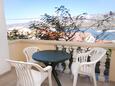 Vinjerac, Terrace in the studio-apartment, with a sea view, (pet friendly) and WiFi.