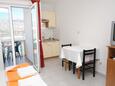 Vinjerac, Dining room in the studio-apartment, (pet friendly) and WiFi.