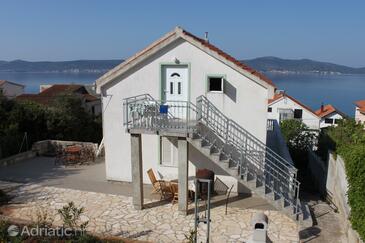 Sveti Petar, Biograd, Objekt 3251 - Ubytování s oblázkovou pláží.