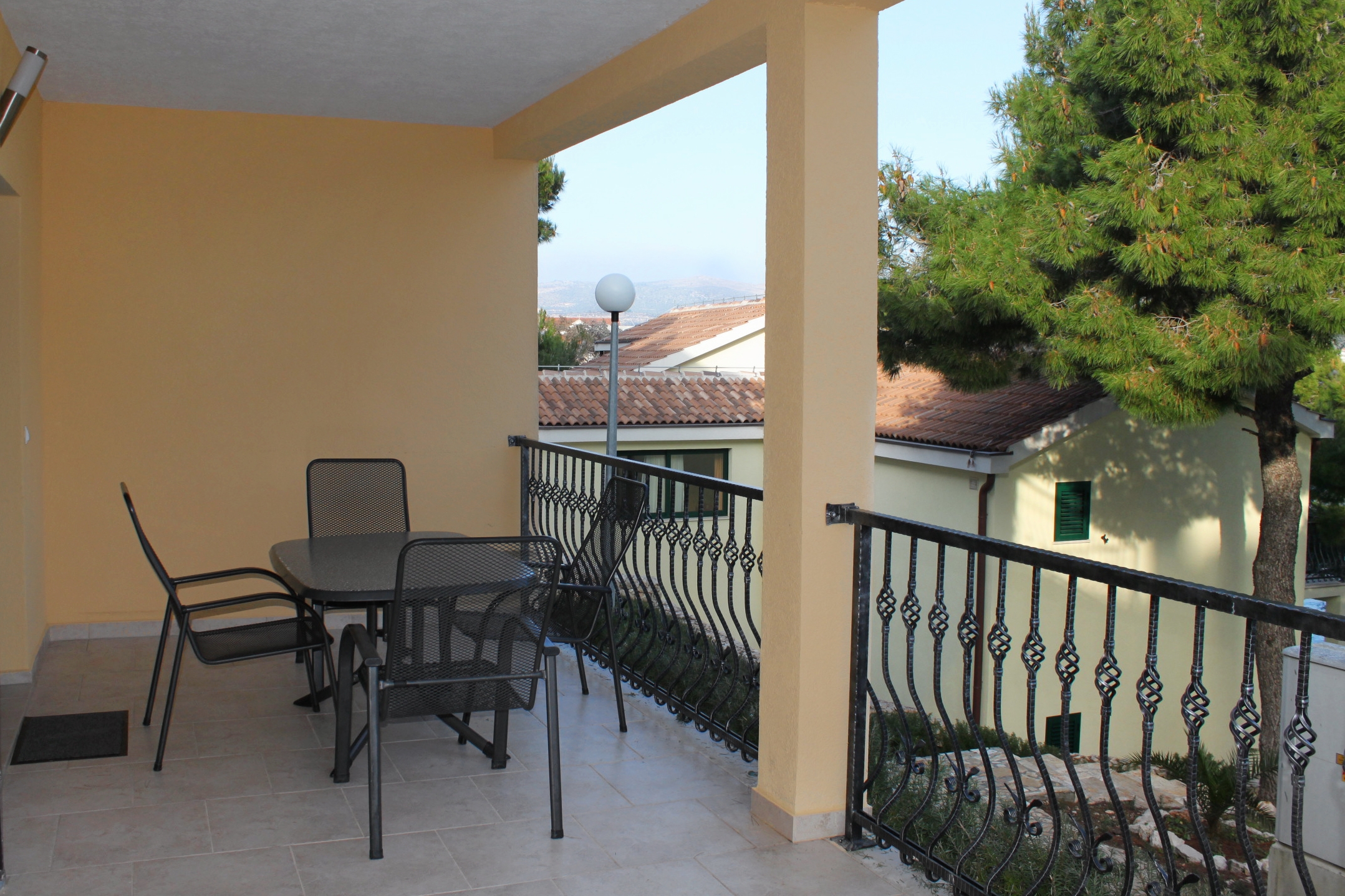 Two bedroom apartment near beach Rogoznica (A-3262-a)