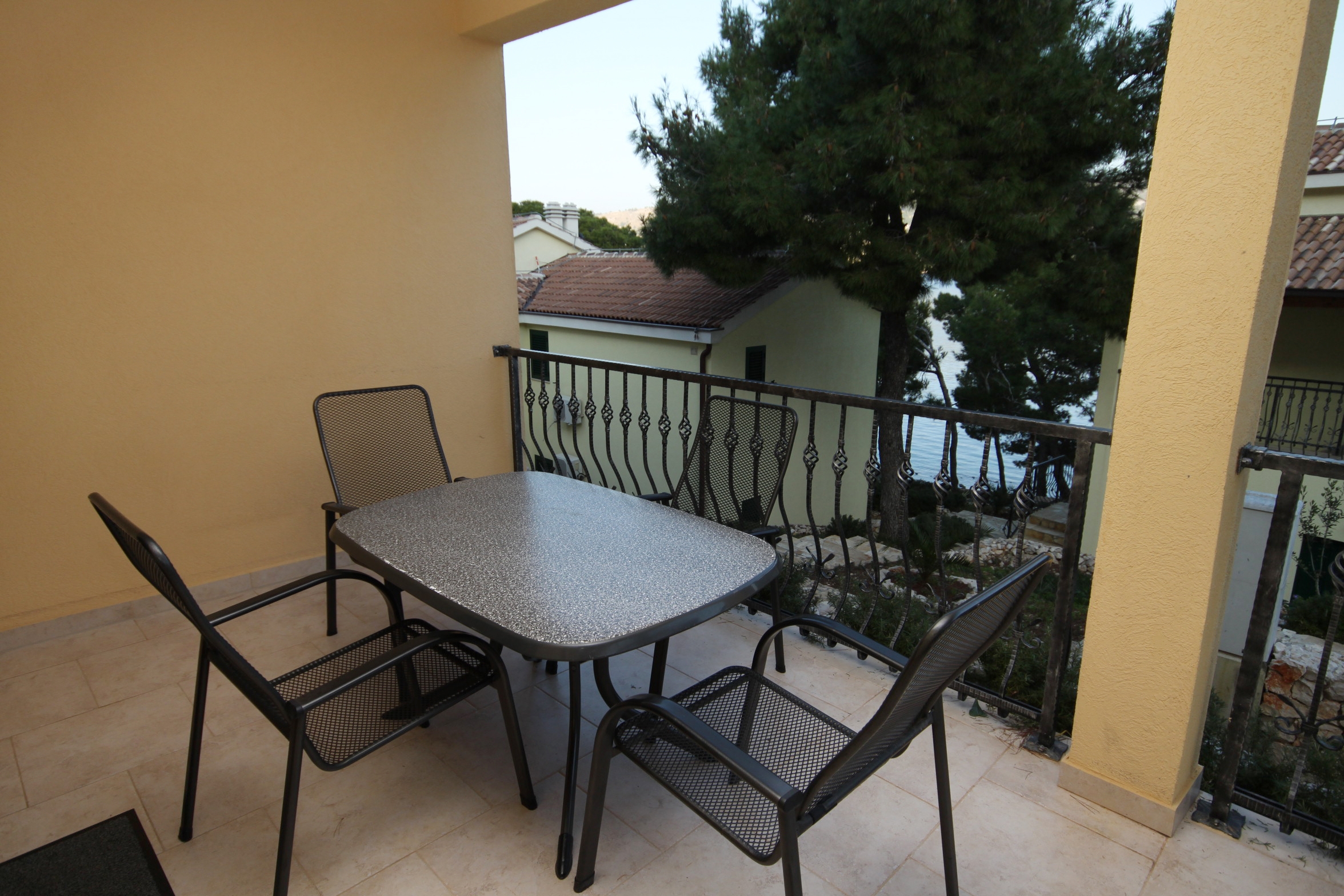 Two bedroom apartment near beach Rogoznica  A-a
