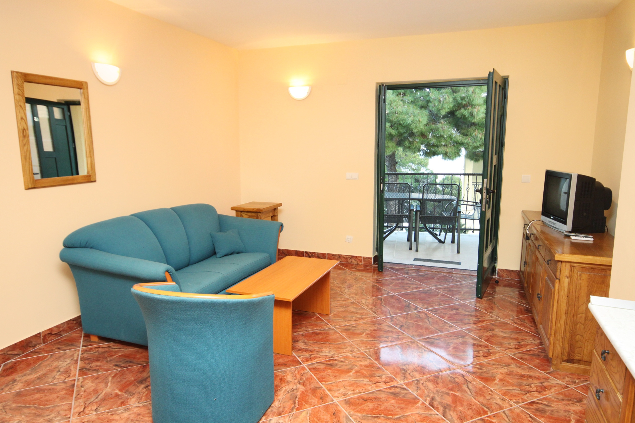 Two bedroom apartment near beach Rogoznica (A-3262-b)