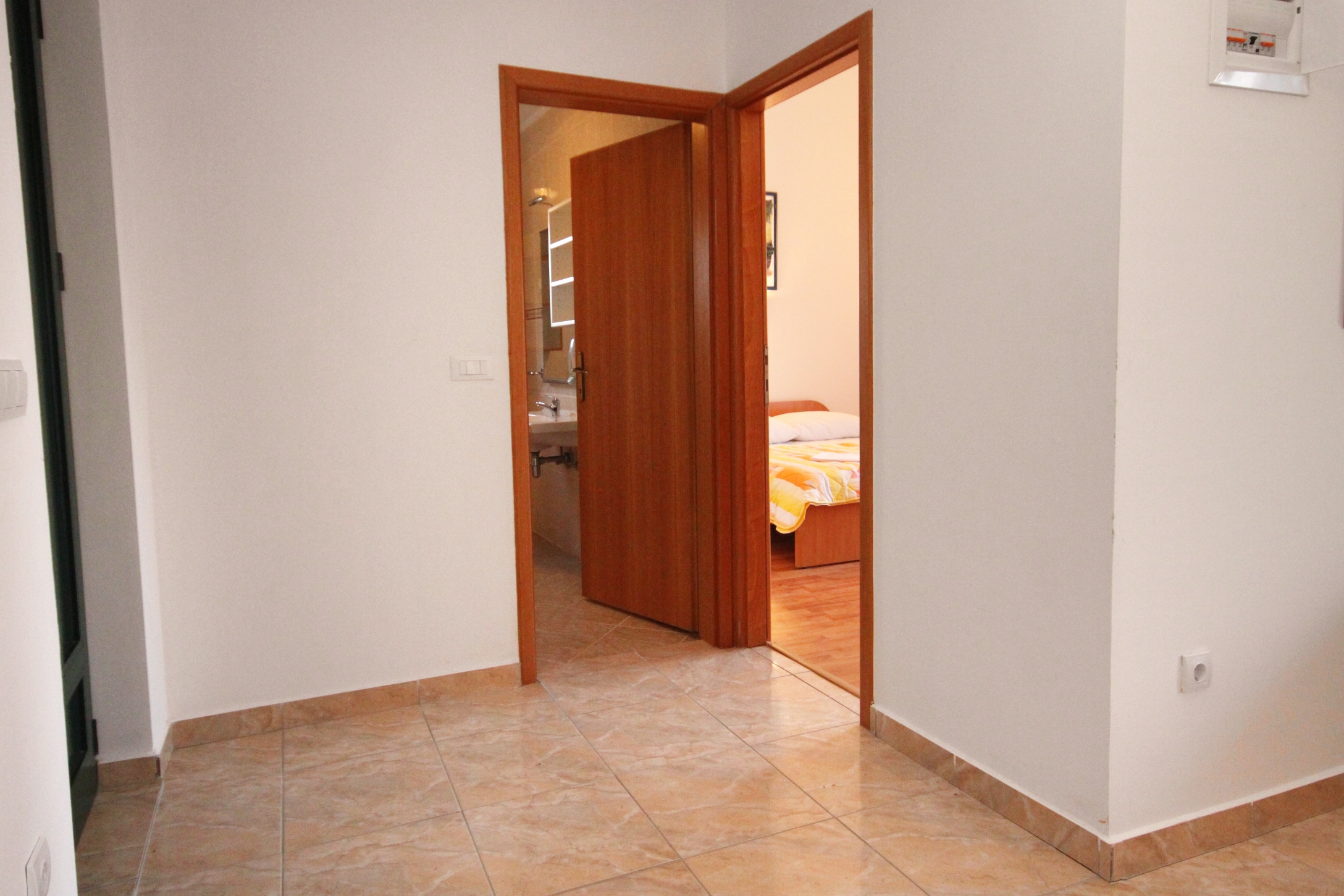 Two bedroom apartment near beach Rogoznica  A-c