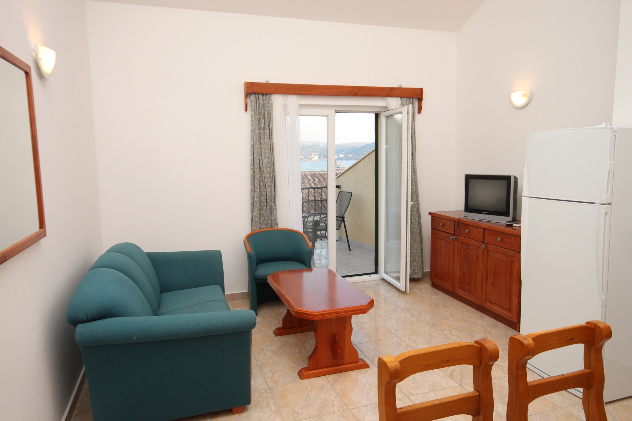 Two bedroom apartment near beach Rogoznica (A-3262-c)