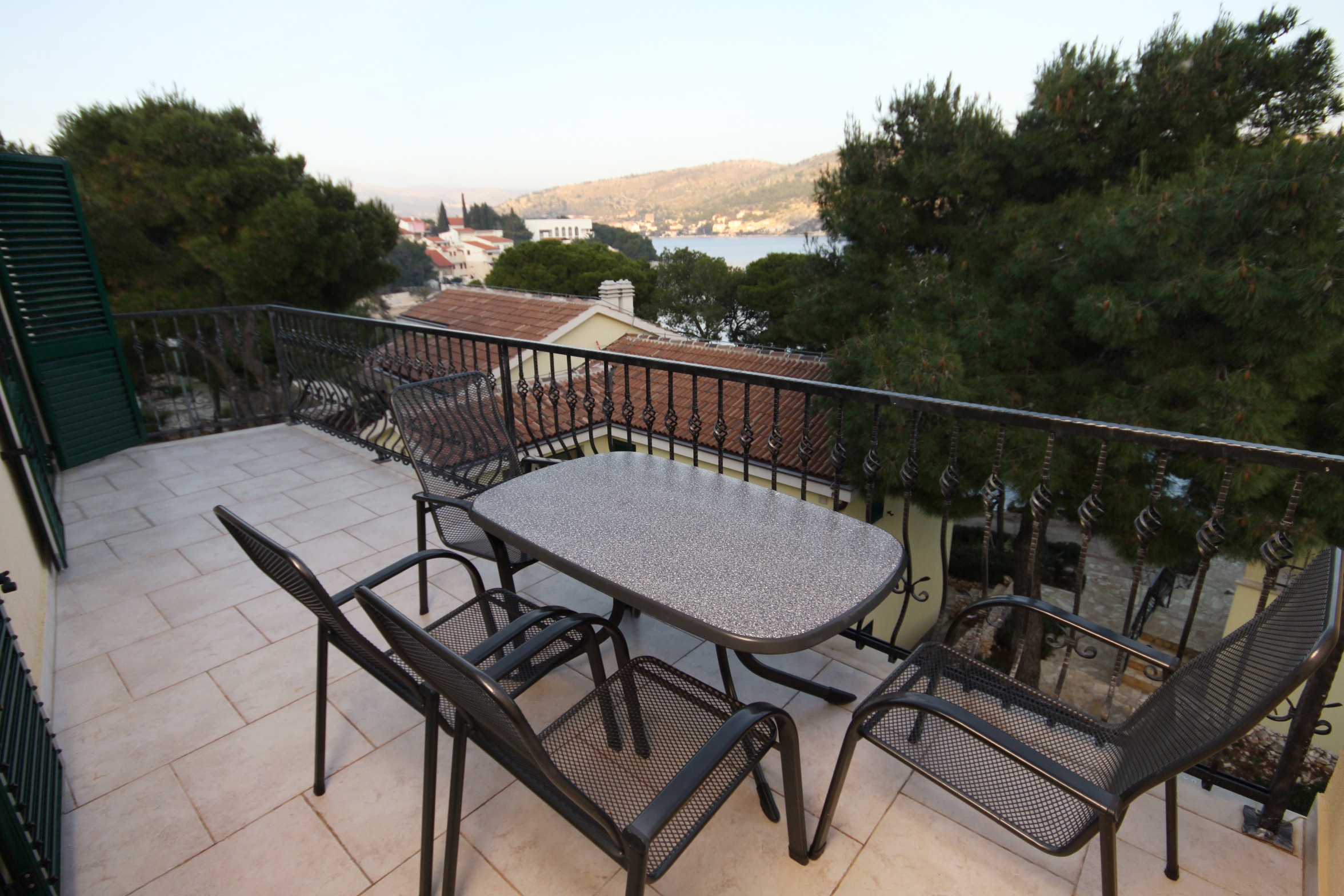Two bedroom apartment near beach Rogoznica  A-c