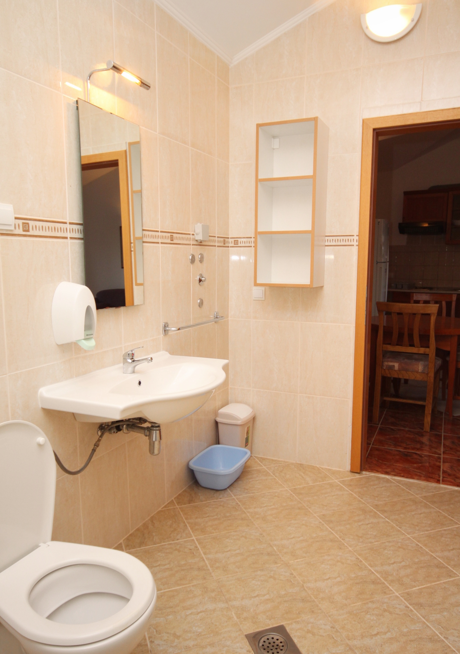 One bedroom apartment near beach Rogoznica  A-d
