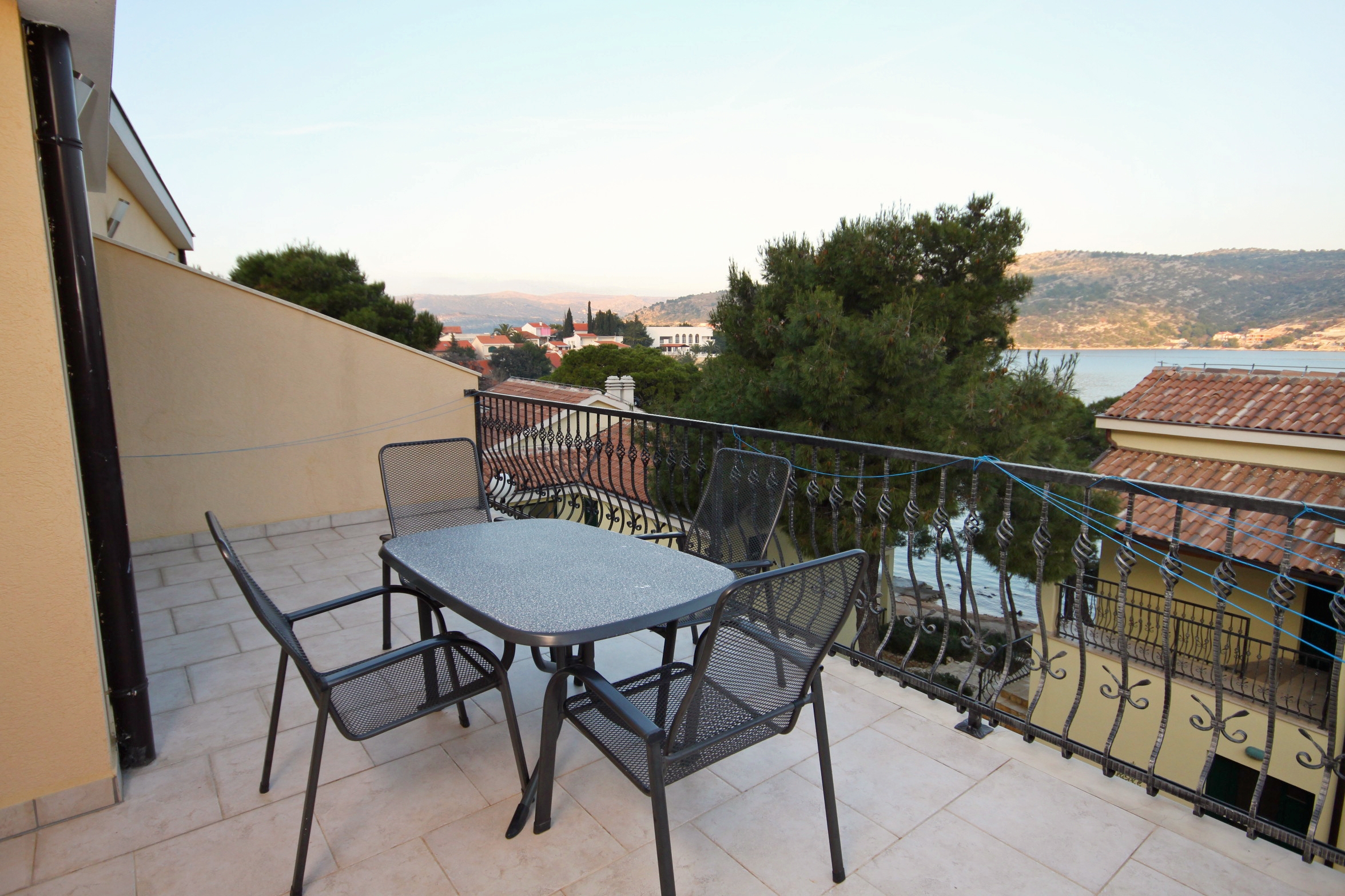 One bedroom apartment near beach Rogoznica (A-3262-d) One bedroom apartment near beach Rogoznica (A-3262-d)