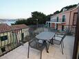 Rogoznica, Terrace in the apartment, with a sea view, (pet friendly) and WiFi.