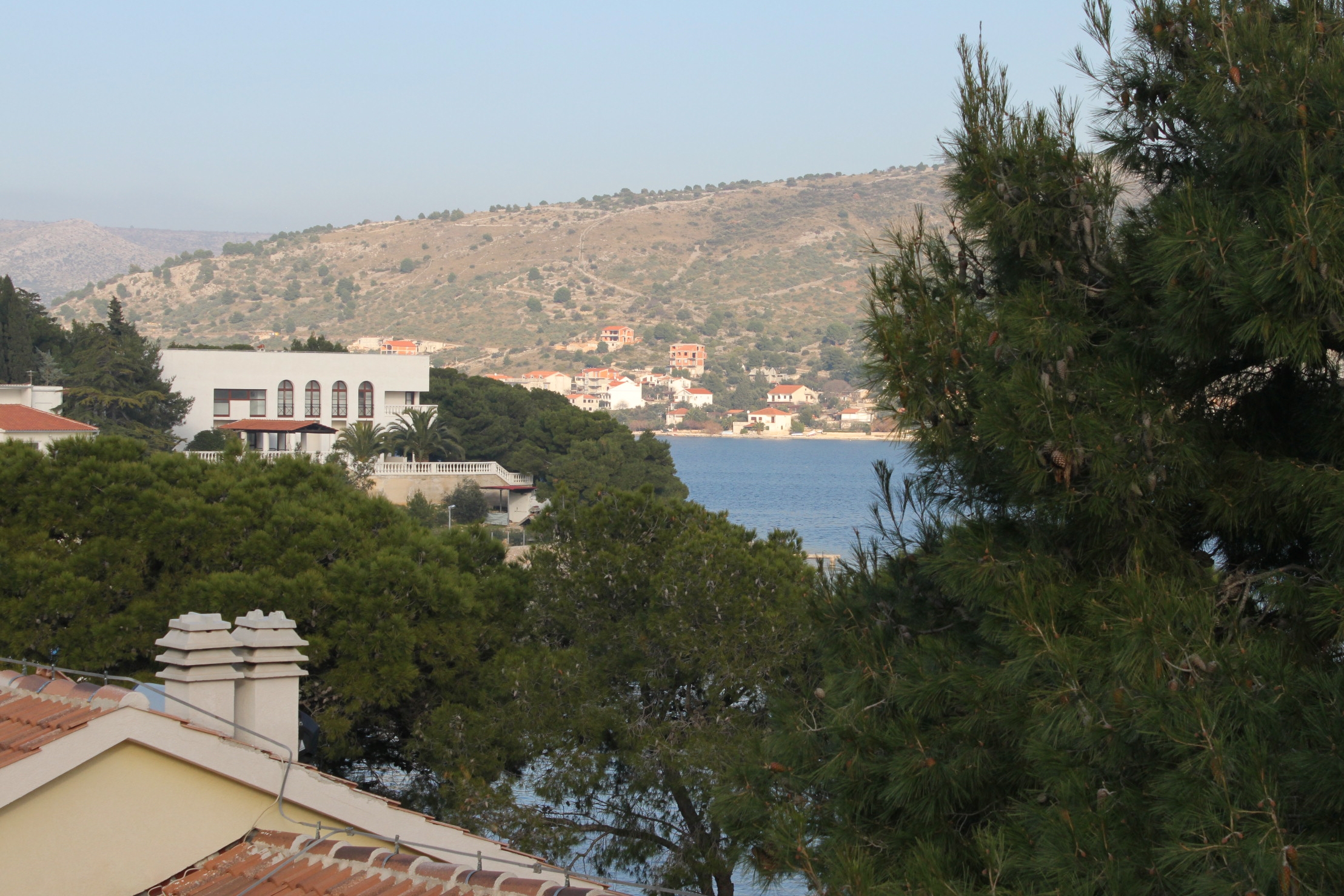 One bedroom apartment near beach Rogoznica  A-d