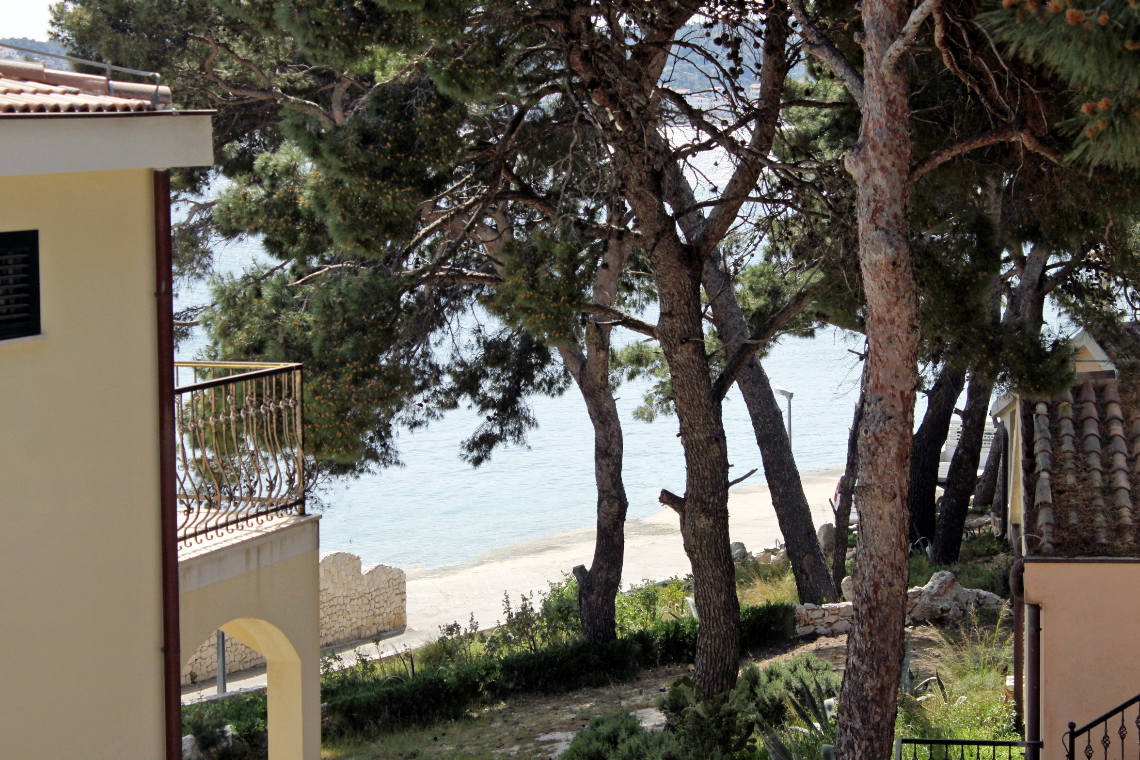 Two bedroom apartment with terrace and sea view Rogoznica  A-a
