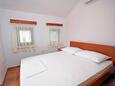 Rogoznica, Slaapkamer in the room, air condition available, (pet friendly) en WiFi.