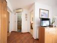 Petrčane, Hallway in the apartment, air condition available, (pet friendly) and WiFi.