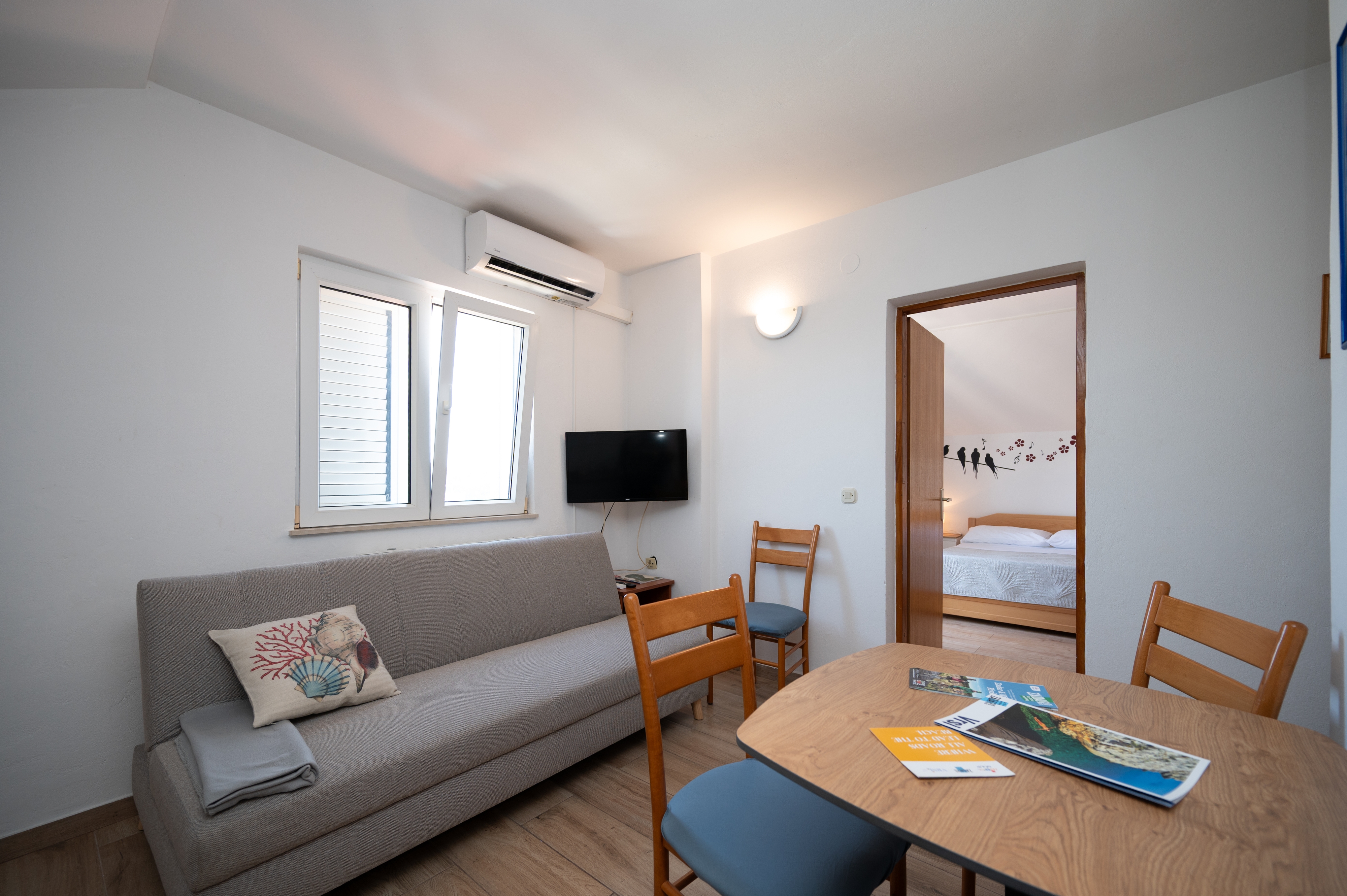 One bedroom apartment with balcony and sea view Vrsi - Mulo, Zadar (A-3276-a) One bedroom apartment with balcony and sea view Vrsi - Mulo, Zadar (A-3276-a)