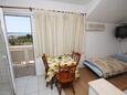 Dining room Vrsi - Mulo, Dining room in the studio-apartment, (pet friendly) and WiFi.