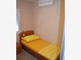 Petrčane, Bedroom 2 in the apartment, air condition available and WiFi.