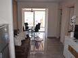 Obývací pokoj Petrčane, Obývací pokoj v ubytování typu apartment, s klimatizací a WiFi.