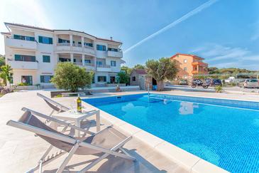 Property Lun, Pag, Property 3289 - Apartments by the sea.