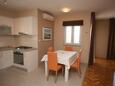 Dining room Novalja, Dining room in the apartment, air condition available, (pet friendly) and WiFi.