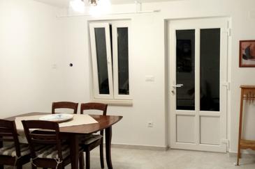 Dining room Nerezine, Dining room in the studio-apartment, WIFI.