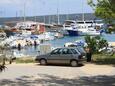 Nerezine, Lošinj, Parkiralište 330 - Apartmani blizu mora sa šljunčanom plažom.