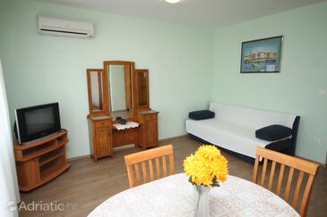 Petrčane, Obývací pokoj v ubytování typu apartment, s klimatizací, domácí mazlíčci povoleni a WiFi.