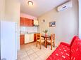 Dining room Rogoznica, Dining room in the apartment, air condition available, (pet friendly) and WiFi.