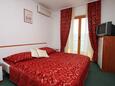 Schlafzimmer Metajna, Schlafzimmer in folgender Unterkunftsart room, Klimaanlage vorhanden, Haustiere erlaubt und WiFi.