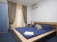 Schlafzimmer Metajna, Schlafzimmer in folgender Unterkunftsart room, Klimaanlage vorhanden, Haustiere erlaubt und WiFi.
