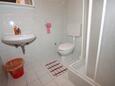 Badezimmer Metajna, Badezimmer in folgender Unterkunftsart room, Haustiere erlaubt und WiFi.