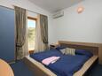 Schlafzimmer Metajna, Schlafzimmer in folgender Unterkunftsart room, Klimaanlage vorhanden, Haustiere erlaubt und WiFi.