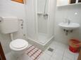 Badezimmer Metajna, Badezimmer in folgender Unterkunftsart room, Haustiere erlaubt und WiFi.