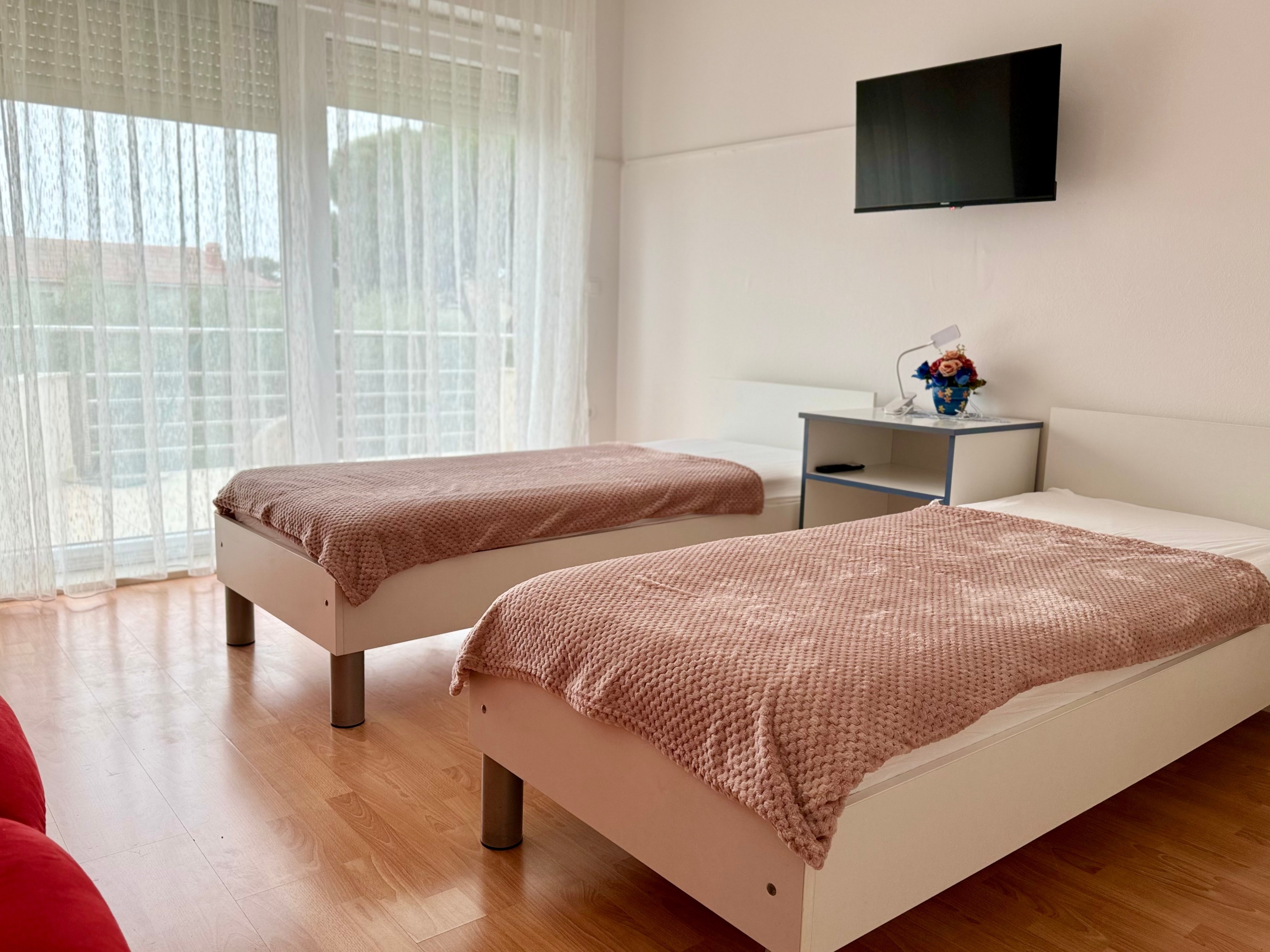 Enosobni apartma S teraso in pogledom na morje Novalja, Pag  A-e