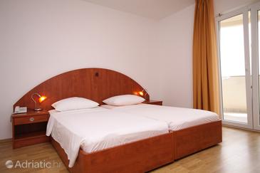 Bedroom Novalja, Bedroom in the room, dostupna klima i WIFI.