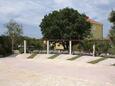 Parking lot Novalja, Pag, Parking lot 3315 - Apartments with pebble beach.