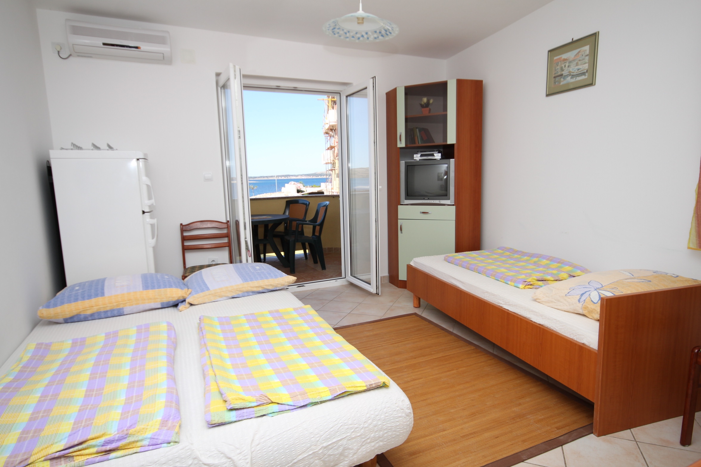 One bedroom apartment with terrace and sea view Povljana, Pag (A-3316-a)