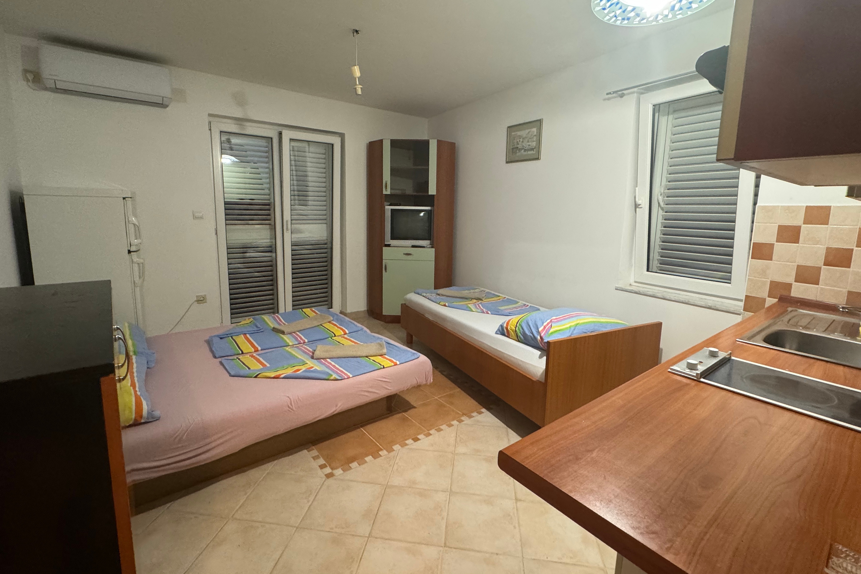 One bedroom apartment with terrace and sea view Povljana, Pag (A-3316-a) One bedroom apartment with terrace and sea view Povljana, Pag (A-3316-a)