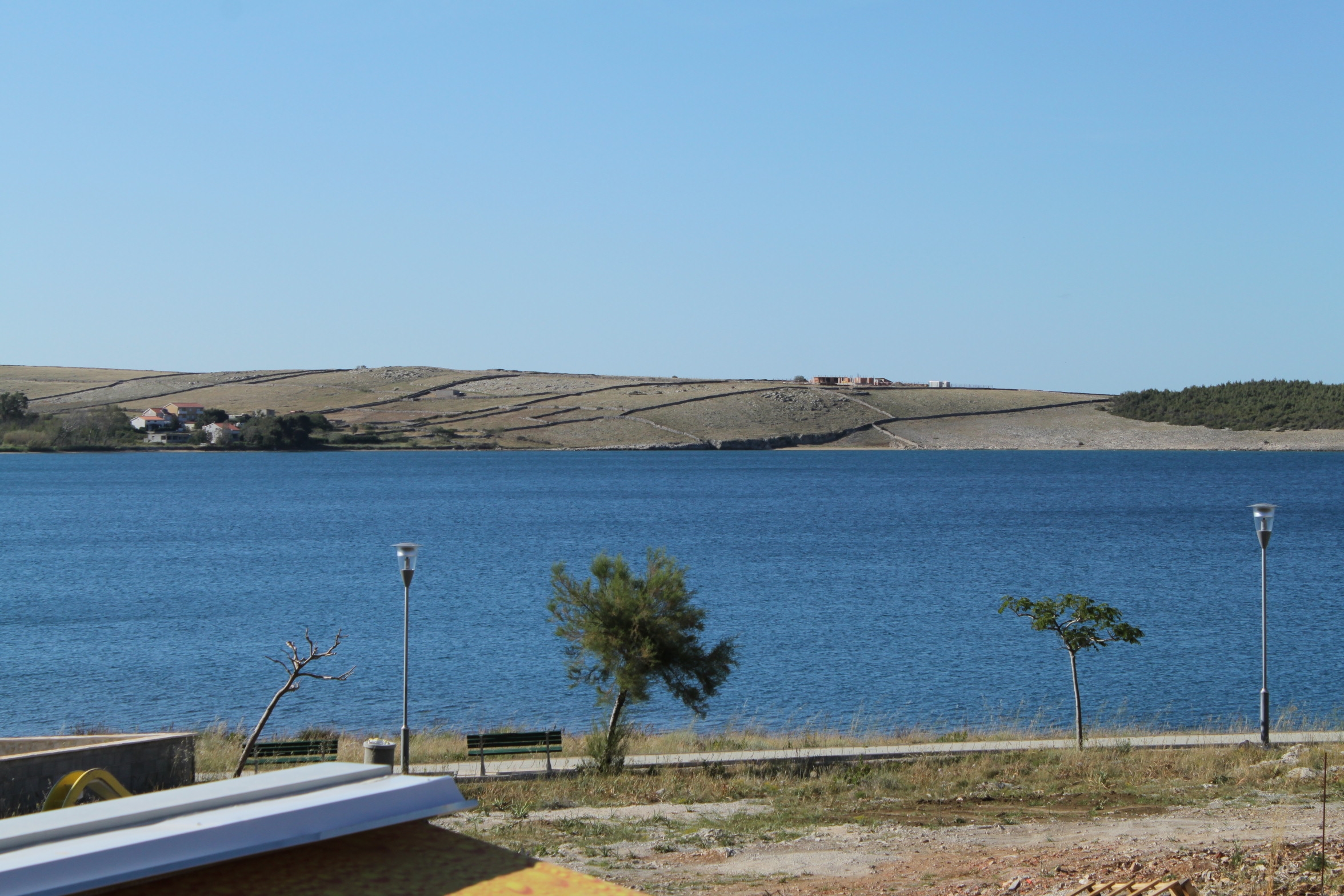 One bedroom apartment with terrace and sea view Povljana, Pag  A-a