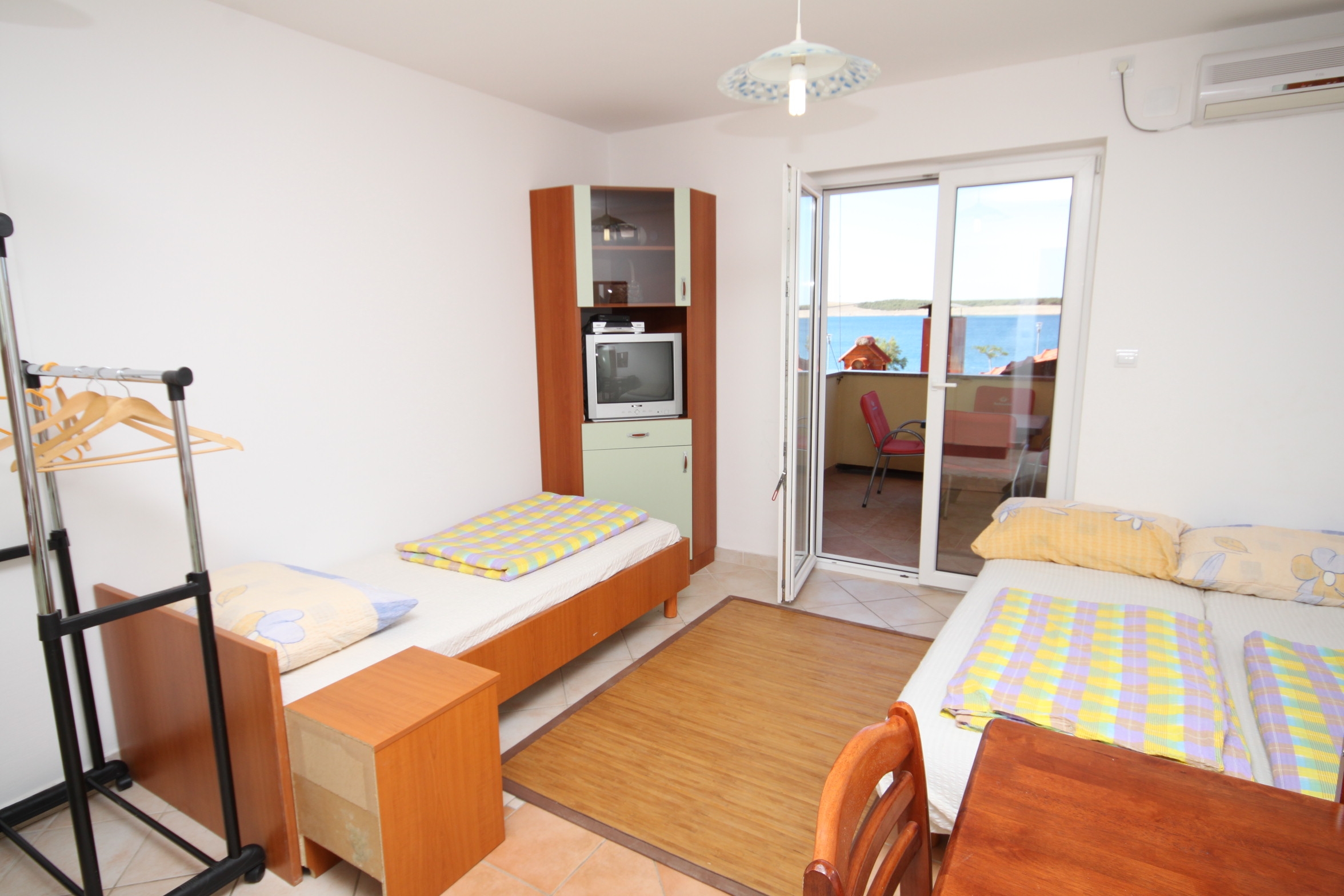 One bedroom apartment with terrace and sea view Povljana, Pag (A-3316-b) One bedroom apartment with terrace and sea view Povljana, Pag (A-3316-b)