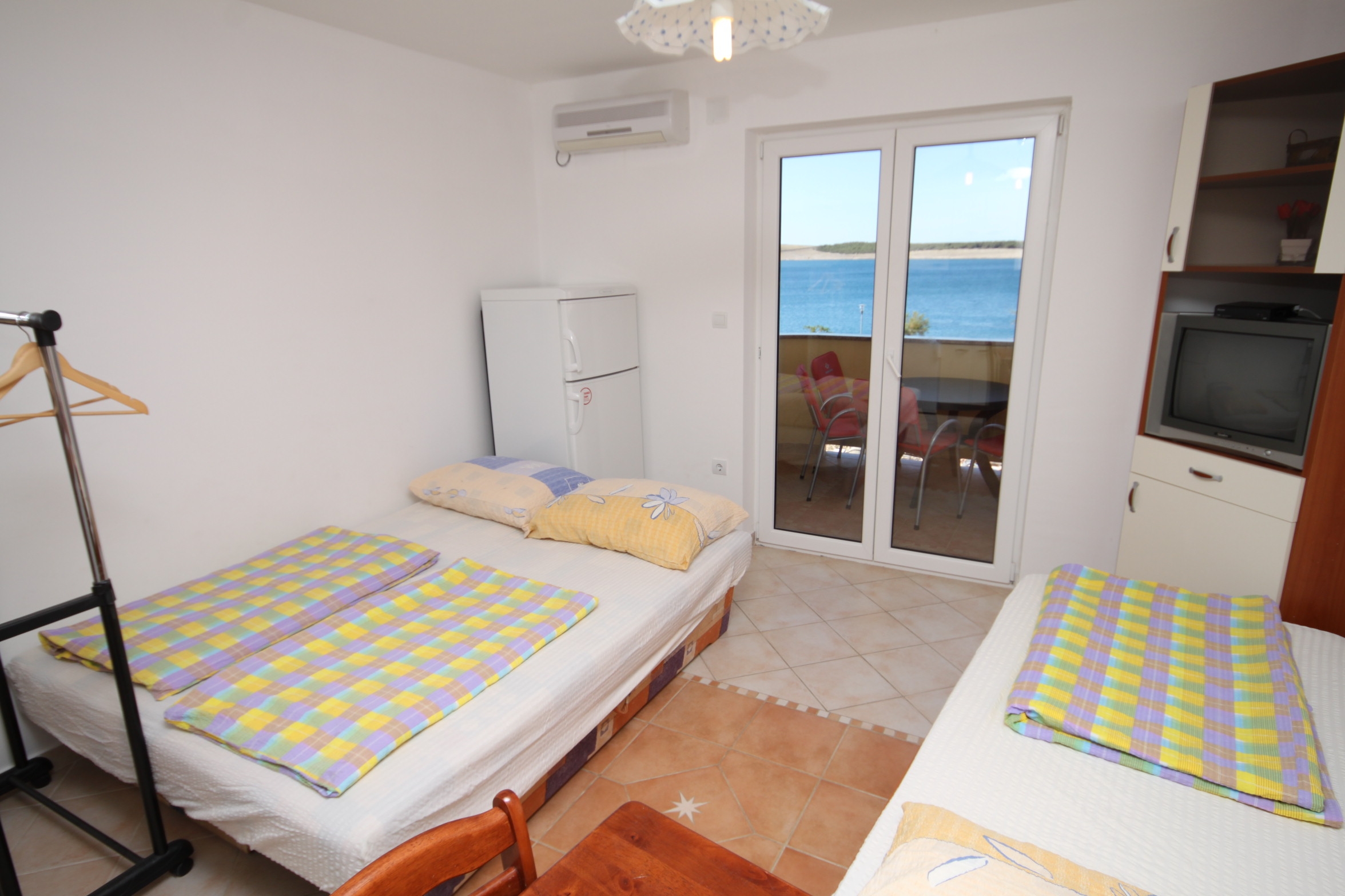 One bedroom apartment with terrace and sea view Povljana, Pag (A-3316-c) One bedroom apartment with terrace and sea view Povljana, Pag (A-3316-c)