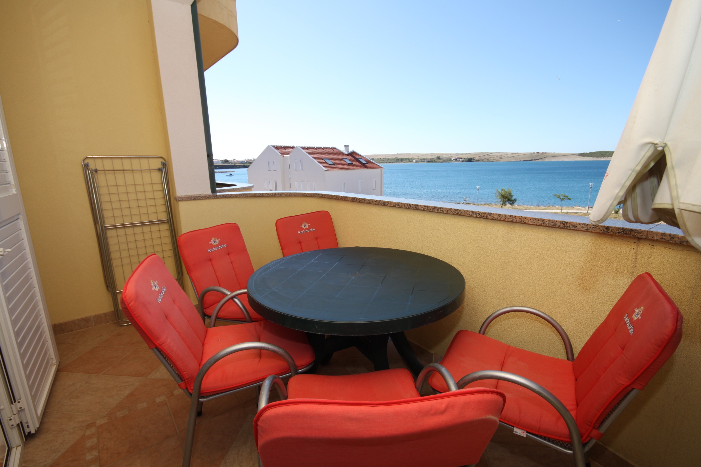 One bedroom apartment with terrace and sea view Povljana, Pag  A-c