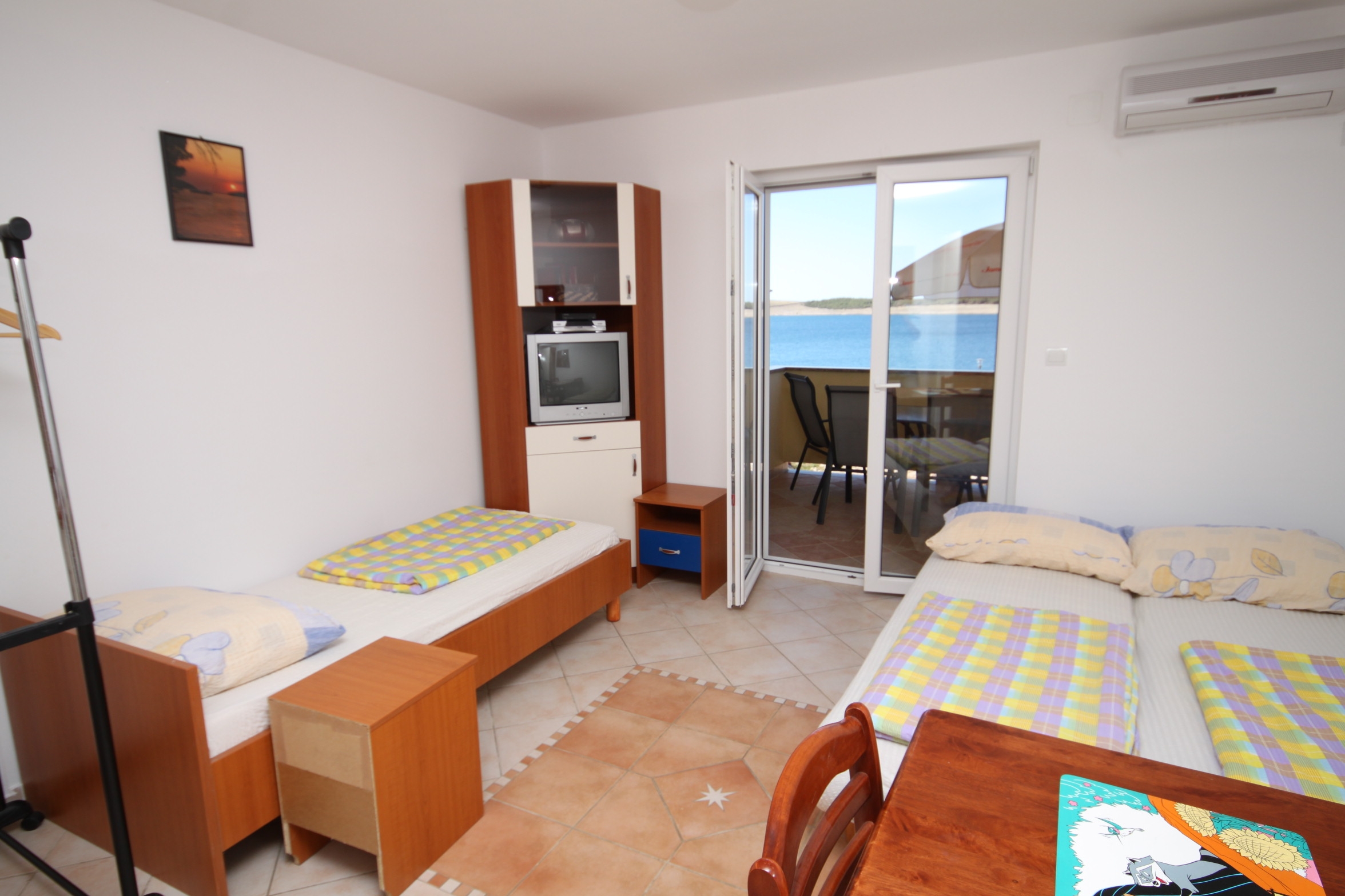One bedroom apartment with terrace and sea view Povljana, Pag (A-3316-d)