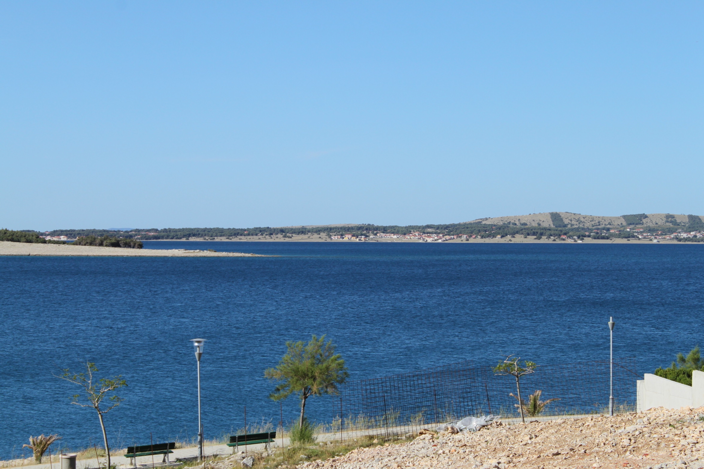 One bedroom apartment with terrace and sea view Povljana, Pag  A-d