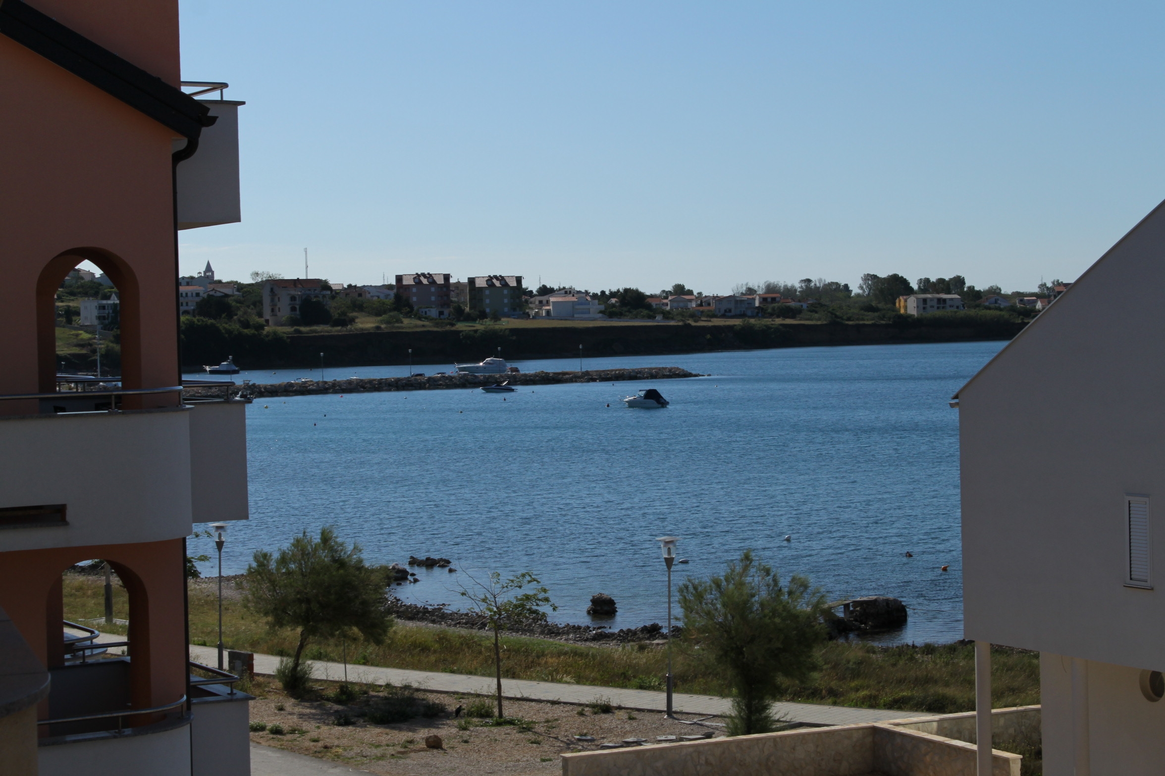 One bedroom apartment with terrace and sea view Povljana, Pag  A-d