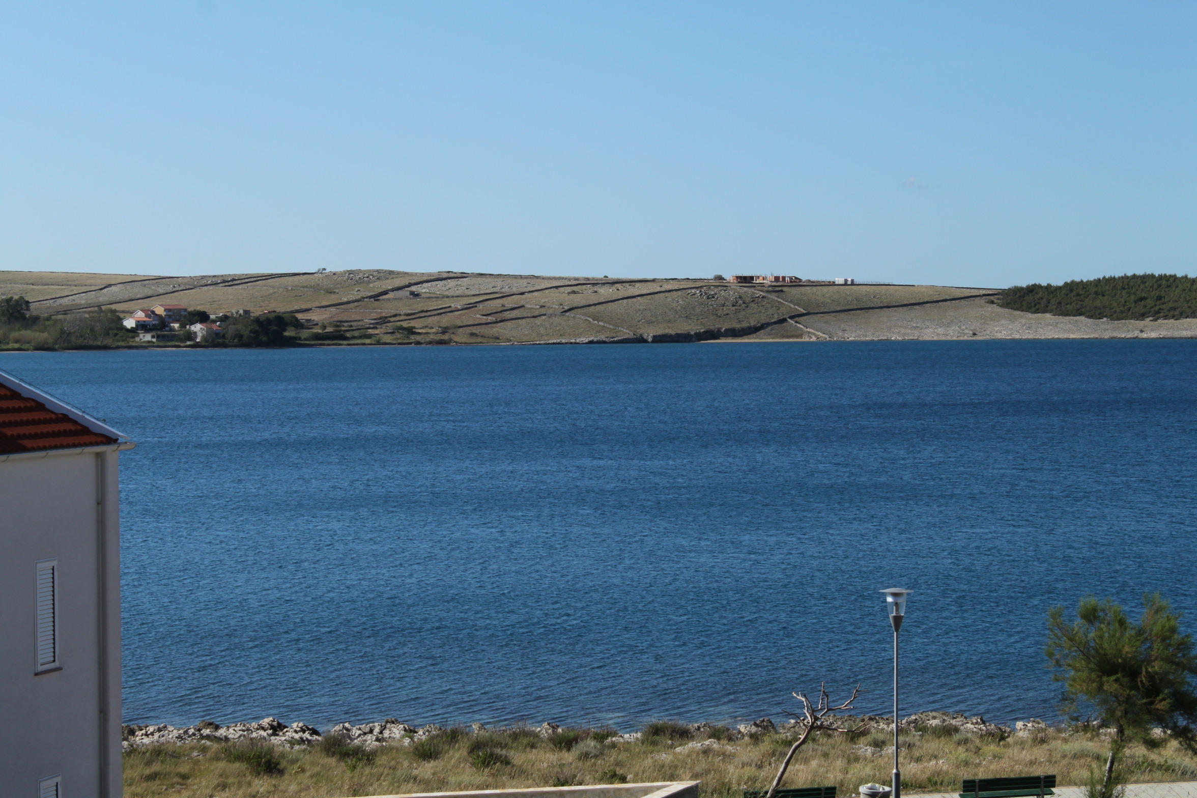 One bedroom apartment with terrace and sea view Povljana, Pag (A-3316-d)