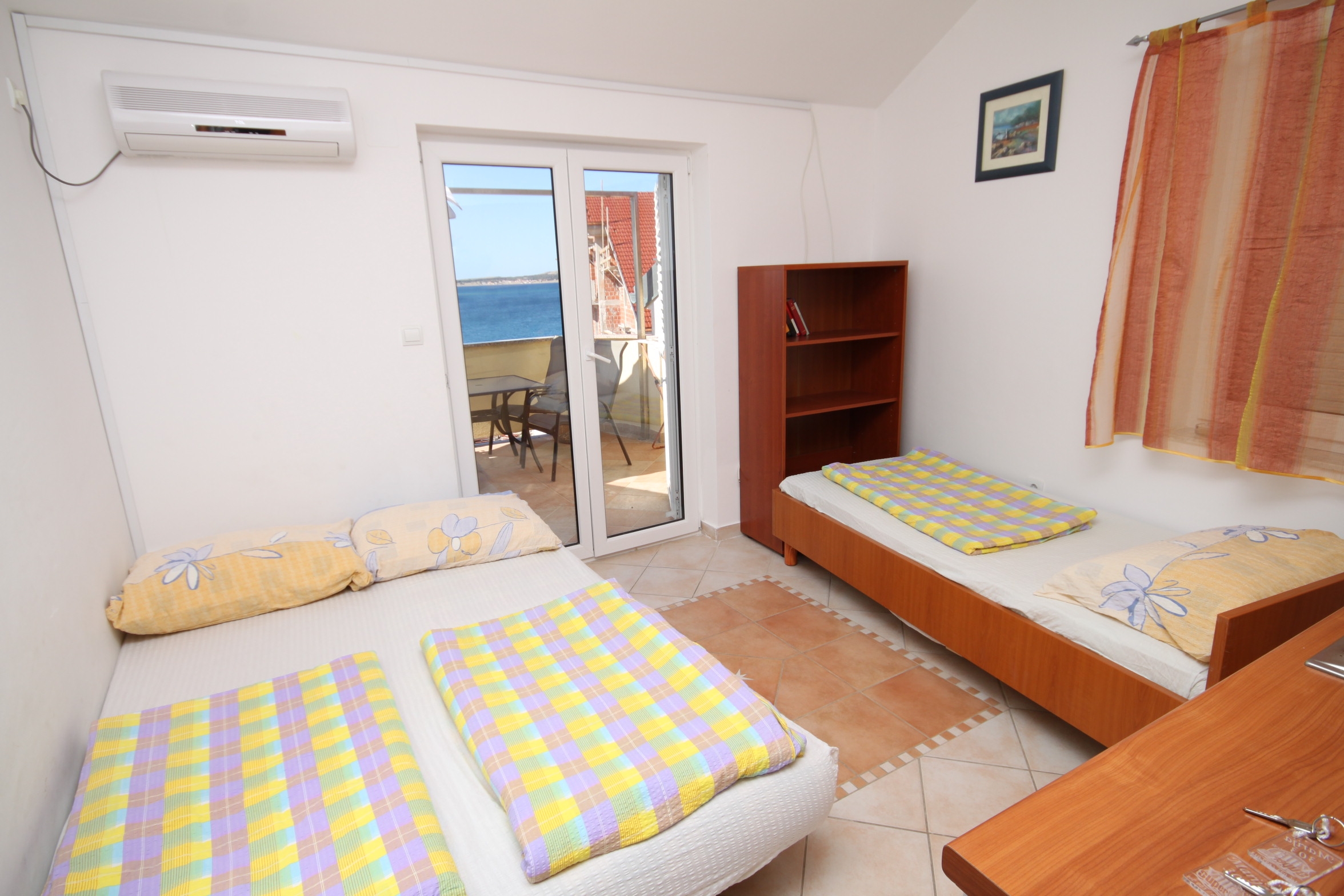 One bedroom apartment with terrace and sea view Povljana, Pag (A-3316-e)